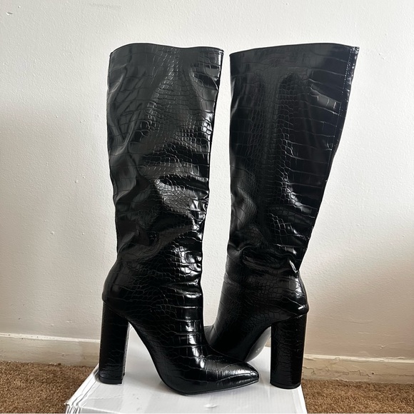 SHEIN Black Heeled Boots with Modern Silhouette - Picture 3 of 7